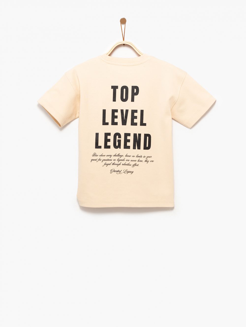 טישירט עם רקמה