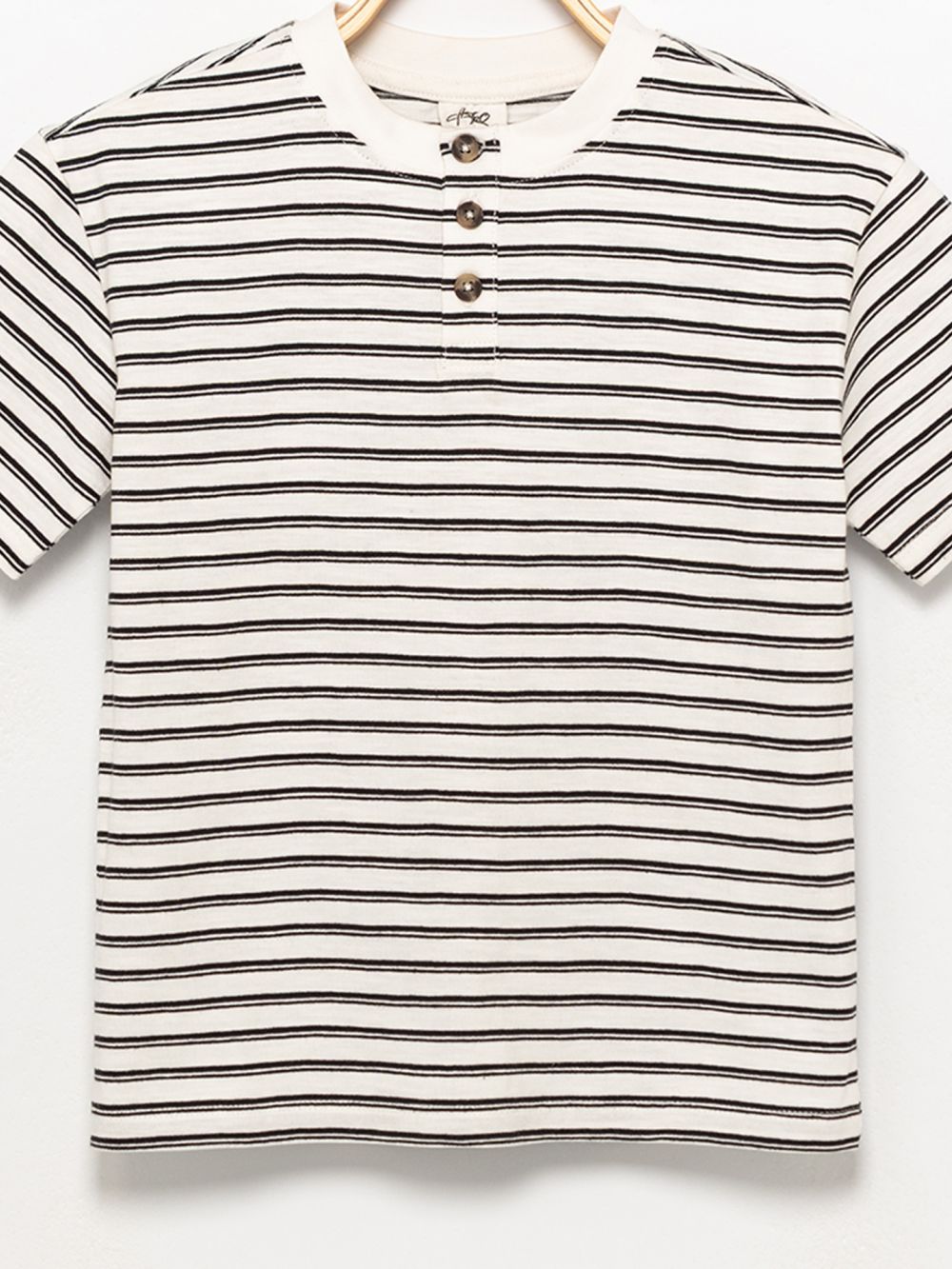 חולצת טי עם שינה