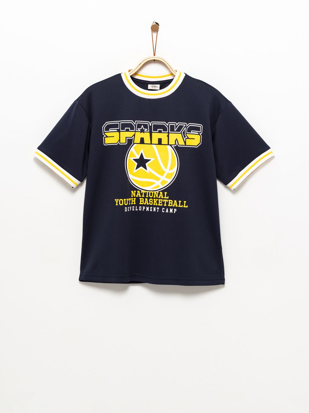 חולצה בסגנון ספורטיבי