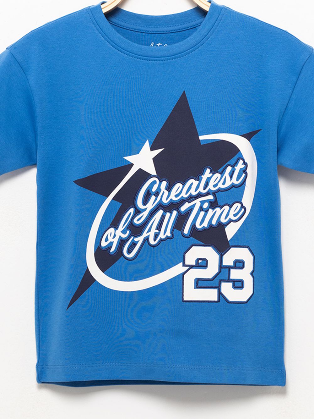 חולצת טי עם דפוס