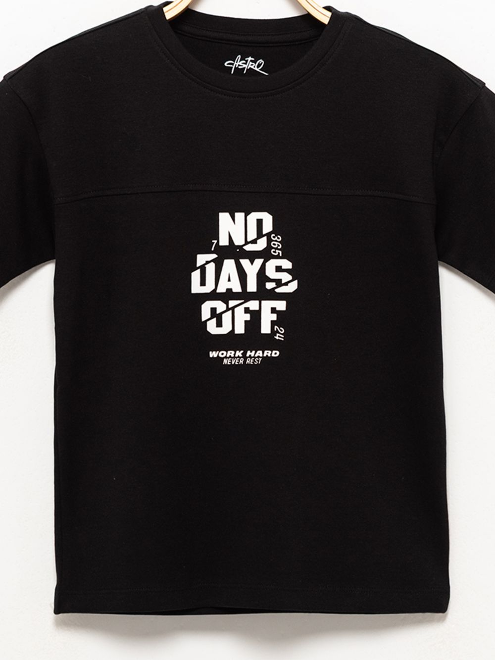 טי שירט עם דפוס