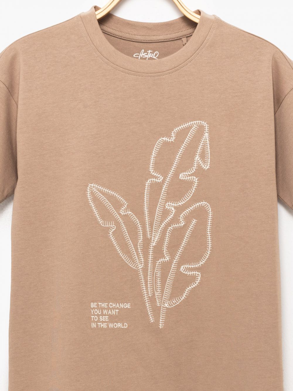 טישרט עם רקמה