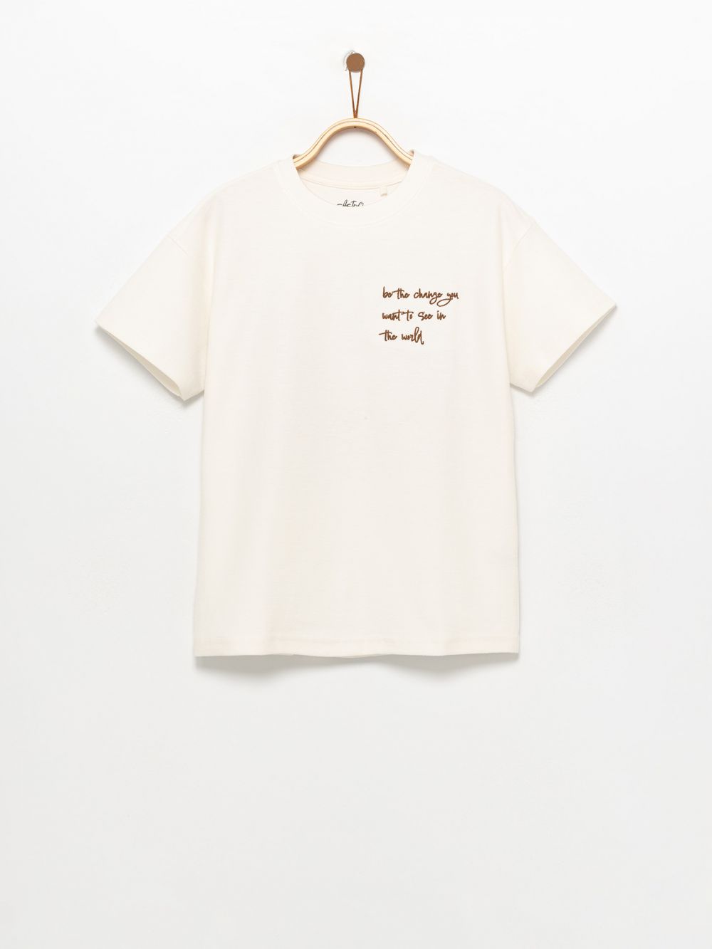 טישרט טקסטורה עם רקמה