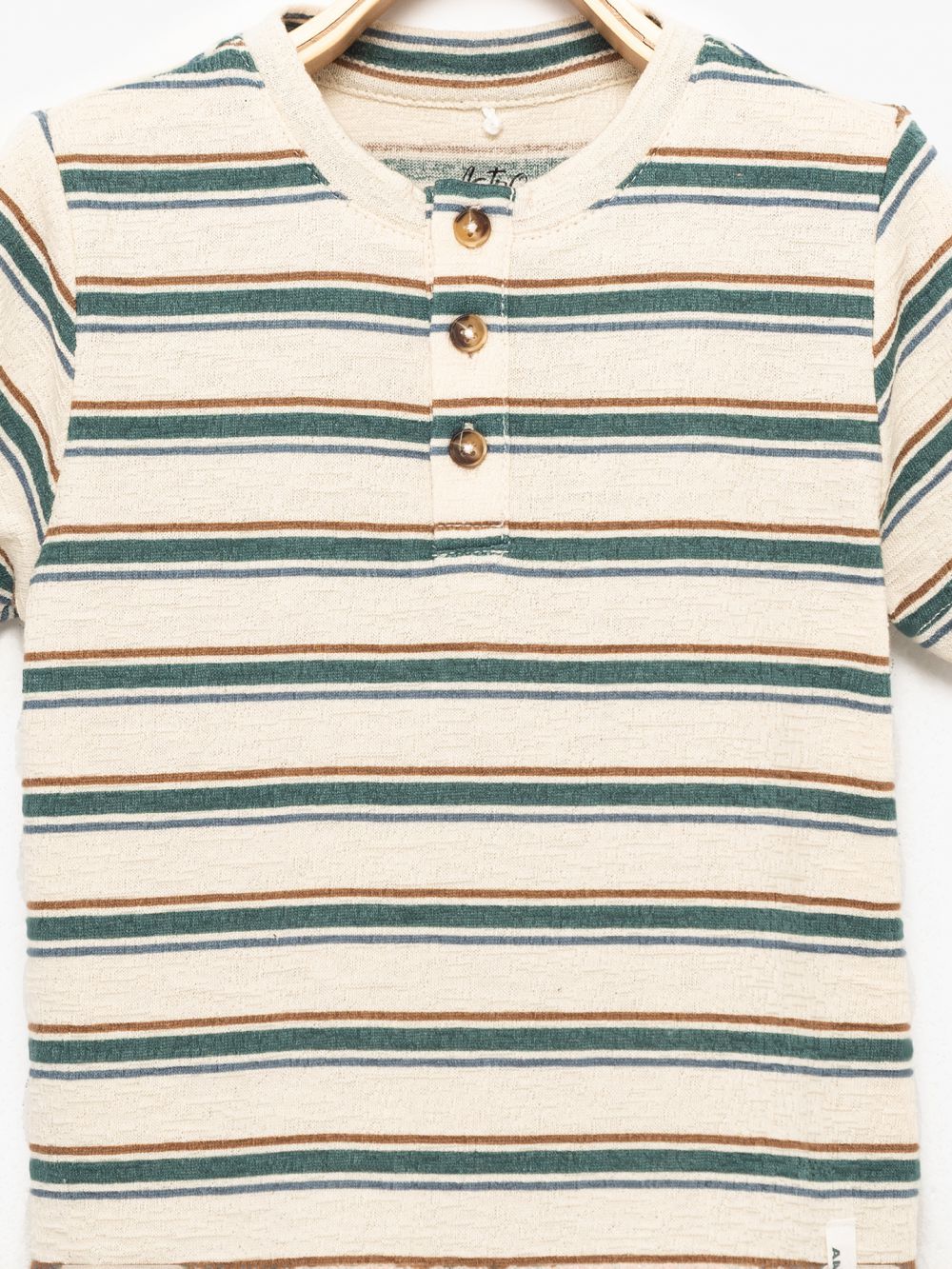 חולצת טי עם שינה