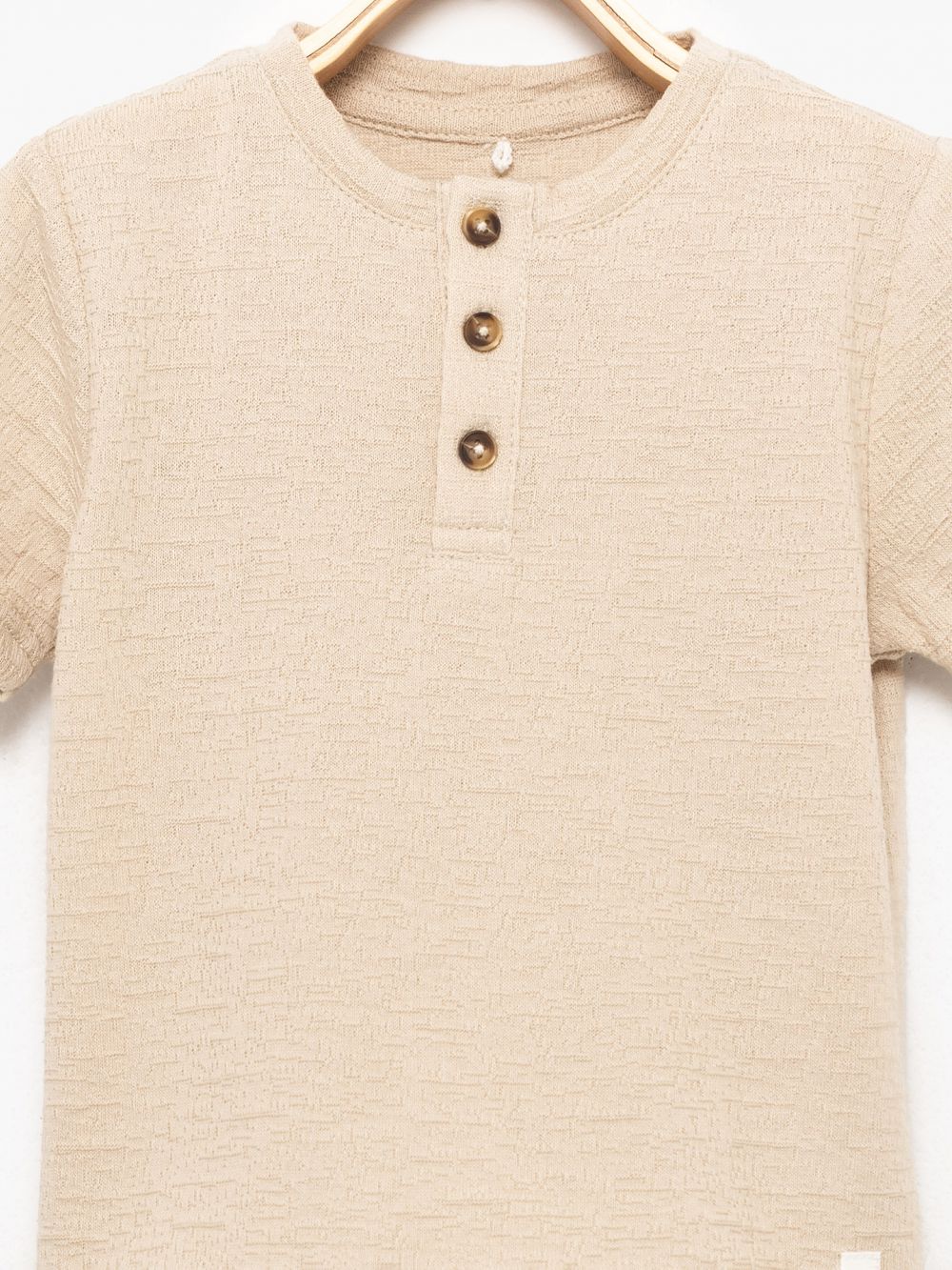 חולצת טי עם שינה