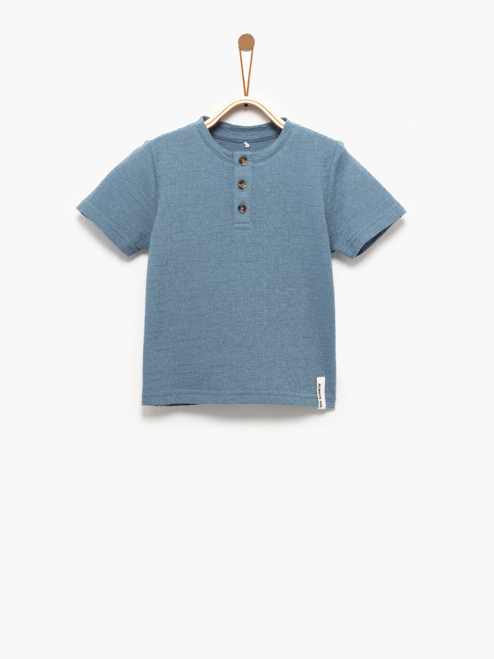 חולצת טי עם שינה