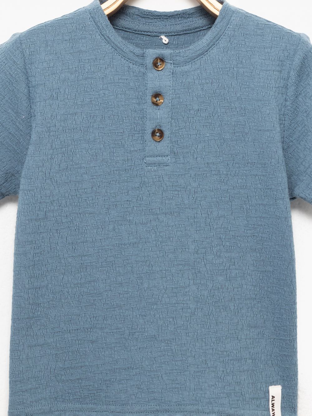 חולצת טי עם שינה