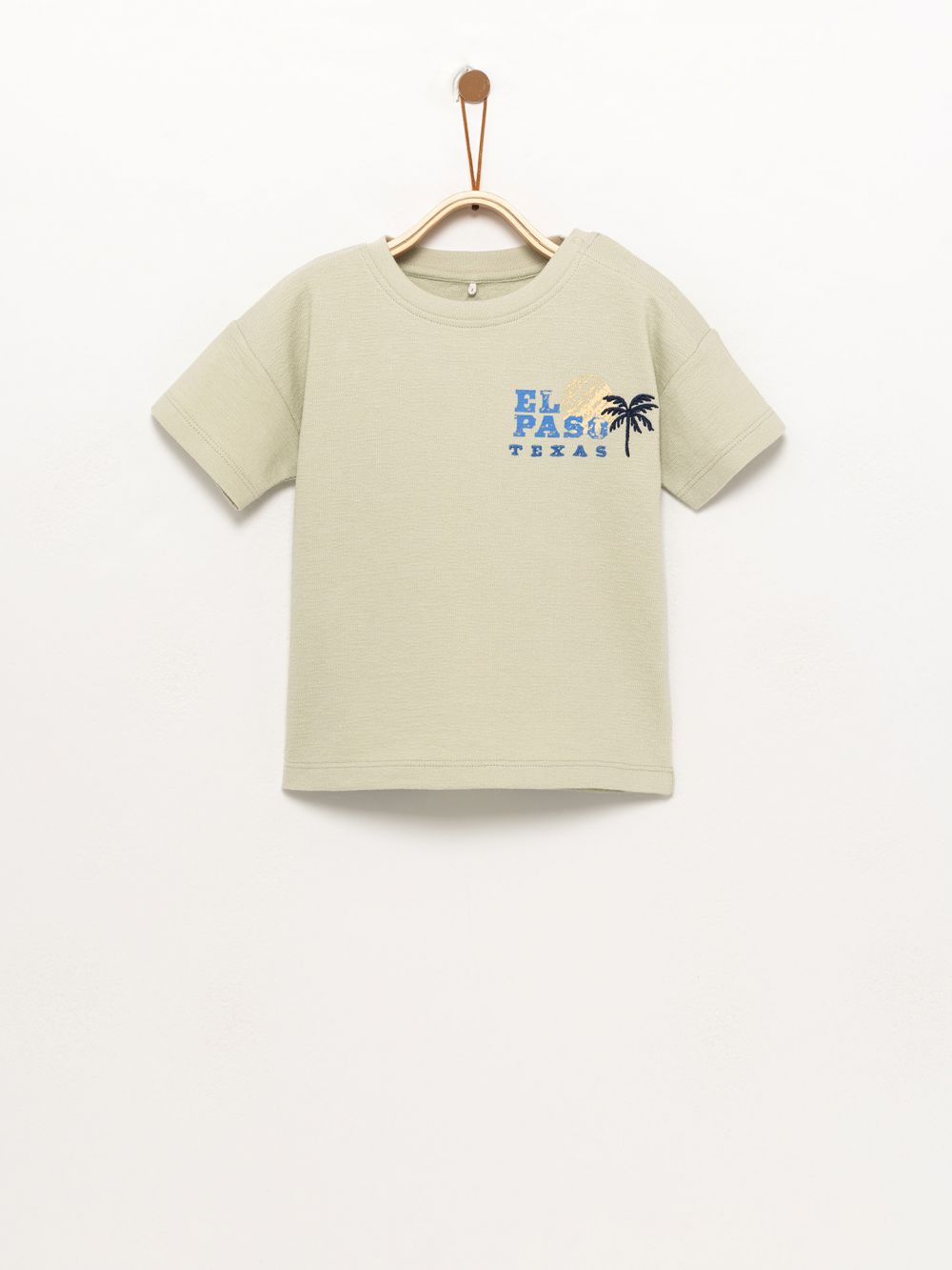 טי שירט עם טקסטורה