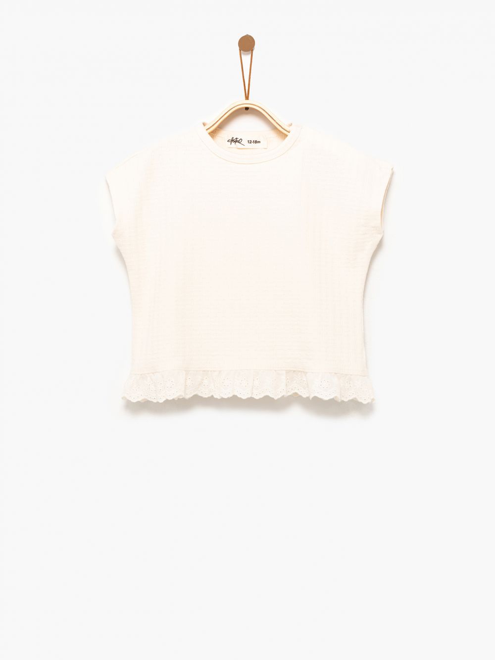 טי שירט עם רקמה