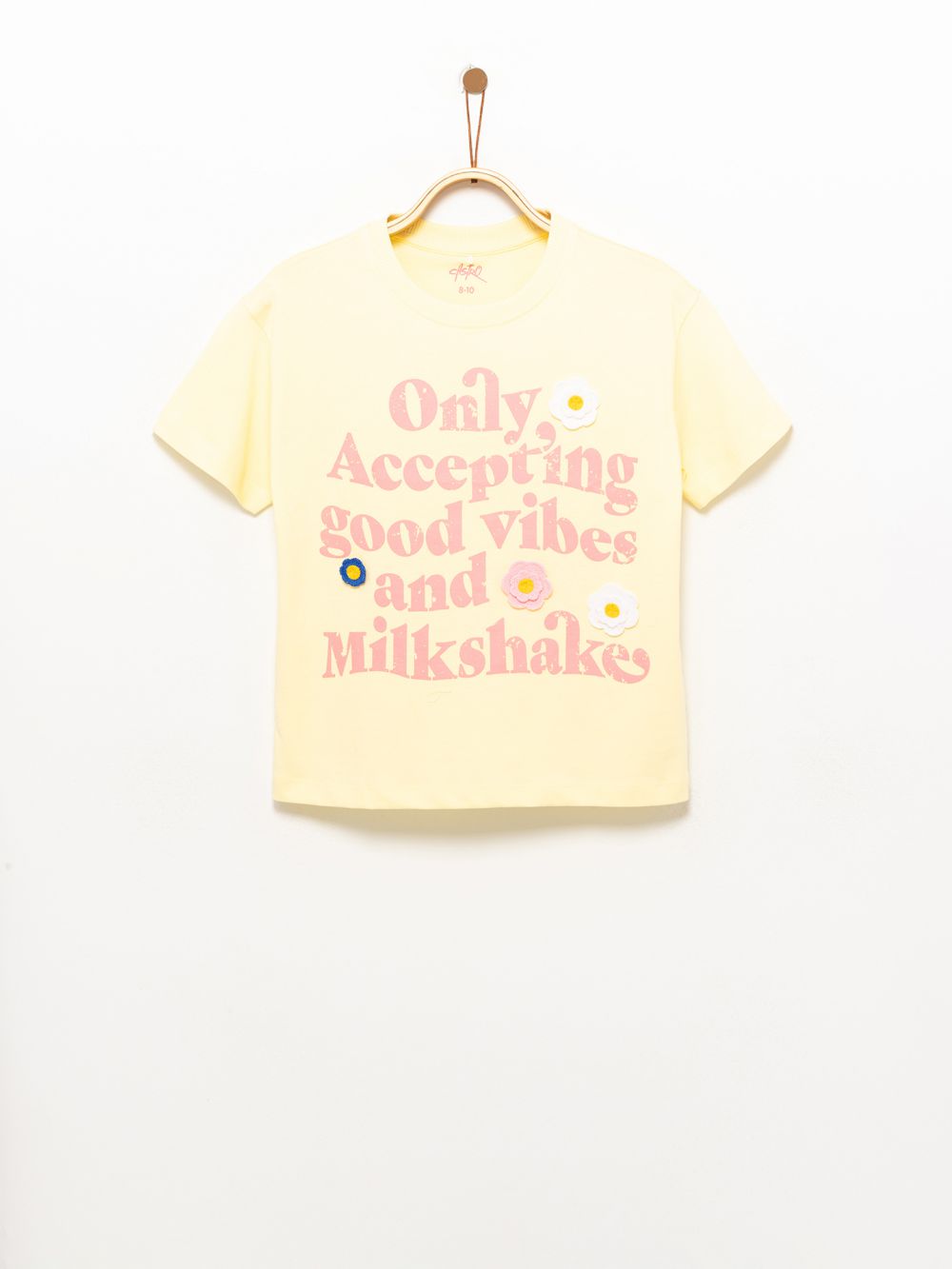 טי עם פרחי קרושה