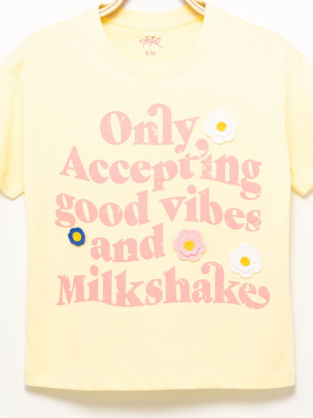 טי עם פרחי קרושה