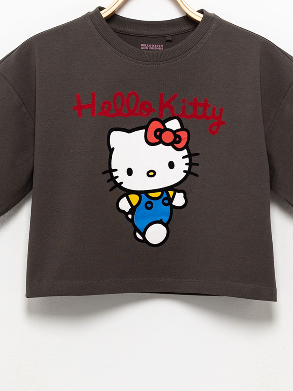 חולצת קרופ מודפסת Hello kitty