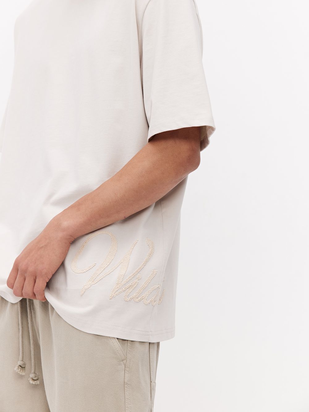 טי-שירט רקומה REGULAR FIT