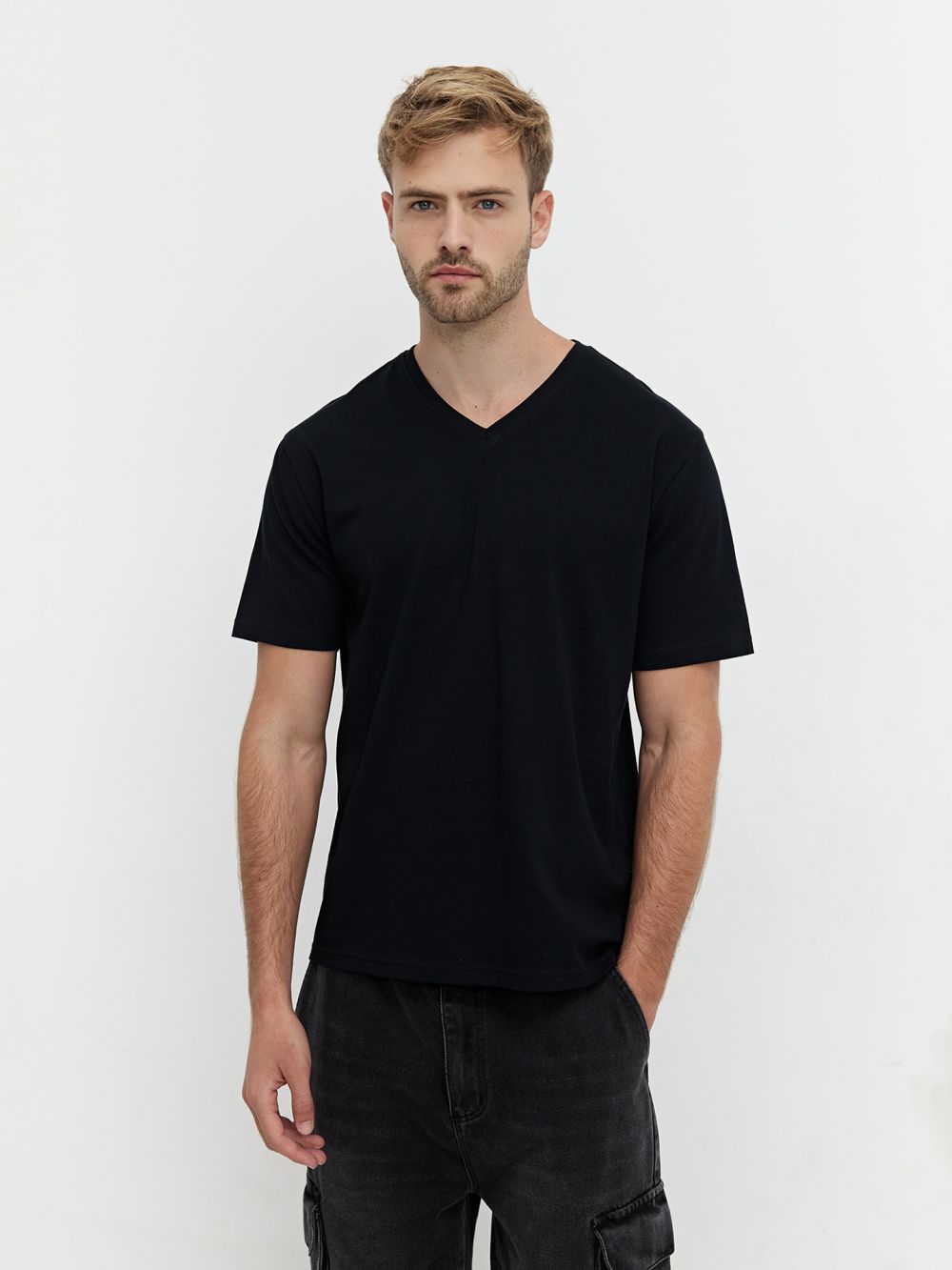 טי-שירט V בייסיק Regular Fit