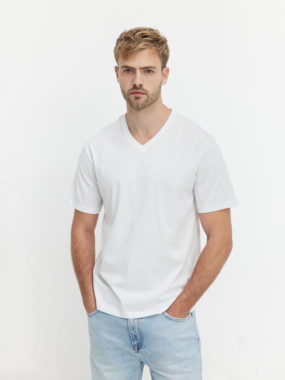 טי-שירט V בייסיק Regular Fit