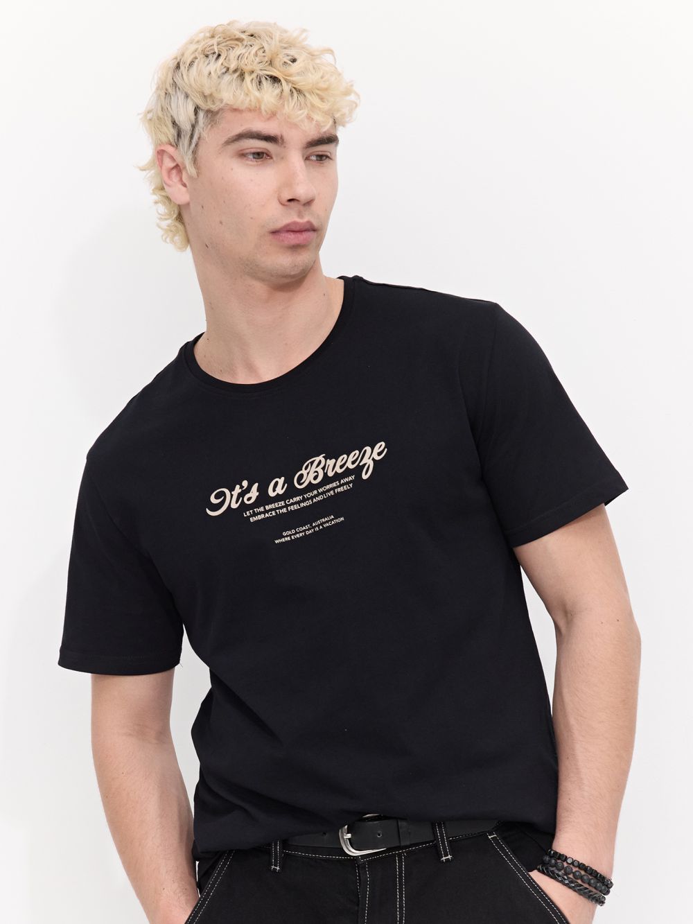 טי שירט עם דפוס קדמי