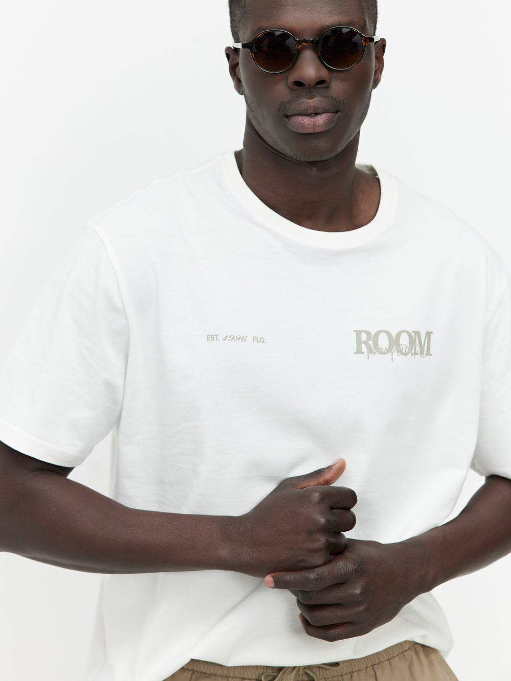 טי-שירט כיתוב REGULAR FIT