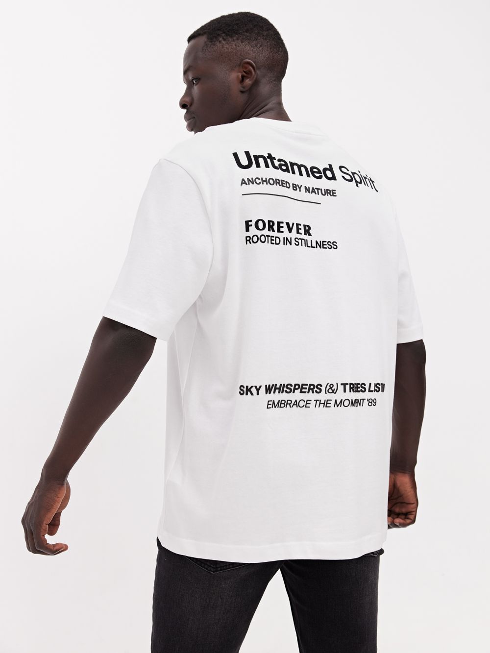 טי-שירט RELAXED FIT עם כיתוב