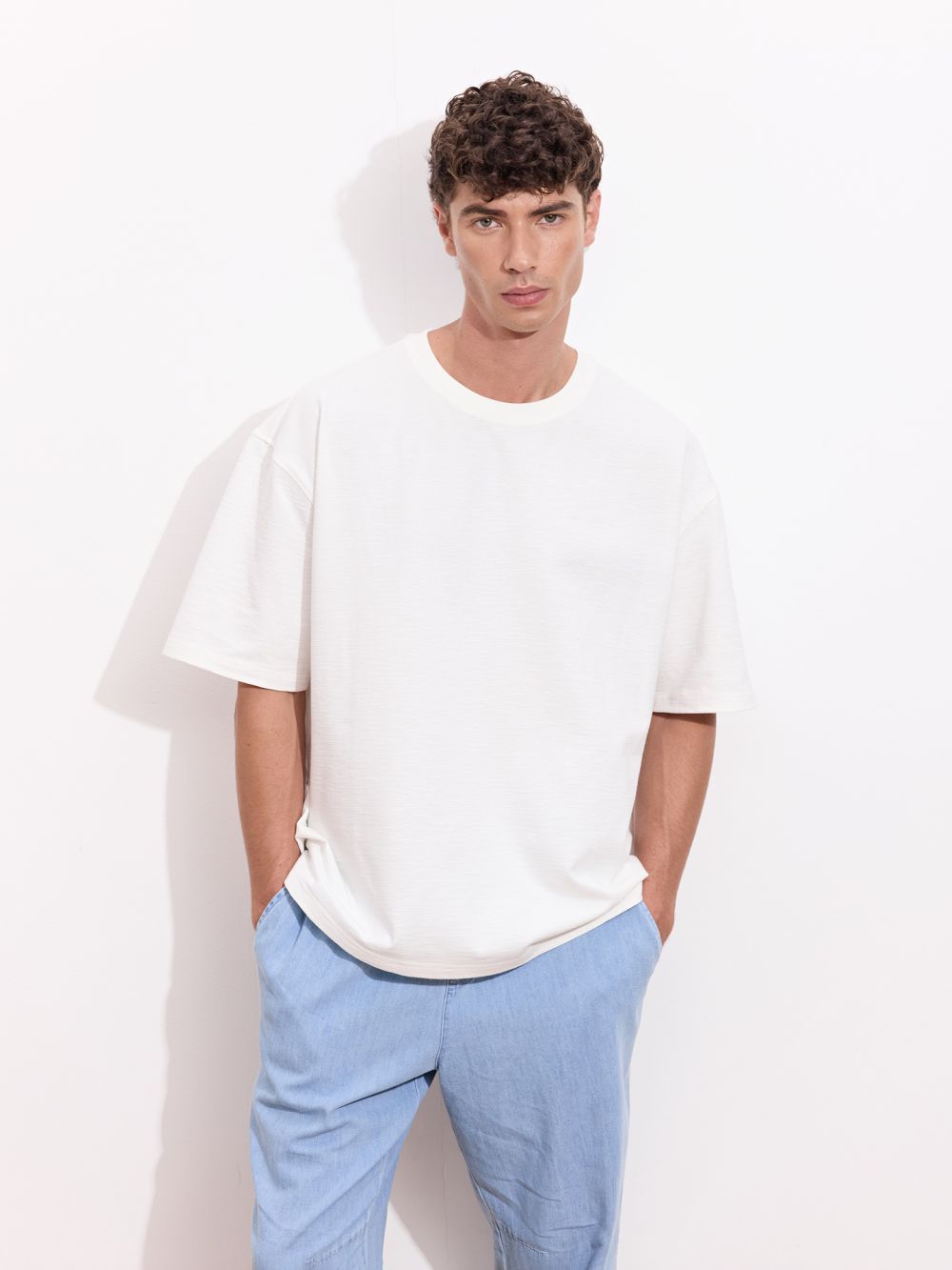 טי-שירט עם הדפס בגב