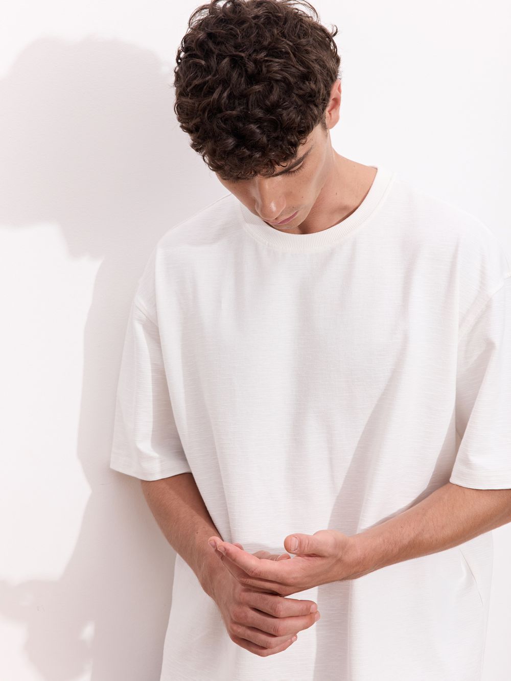 טי-שירט עם הדפס בגב