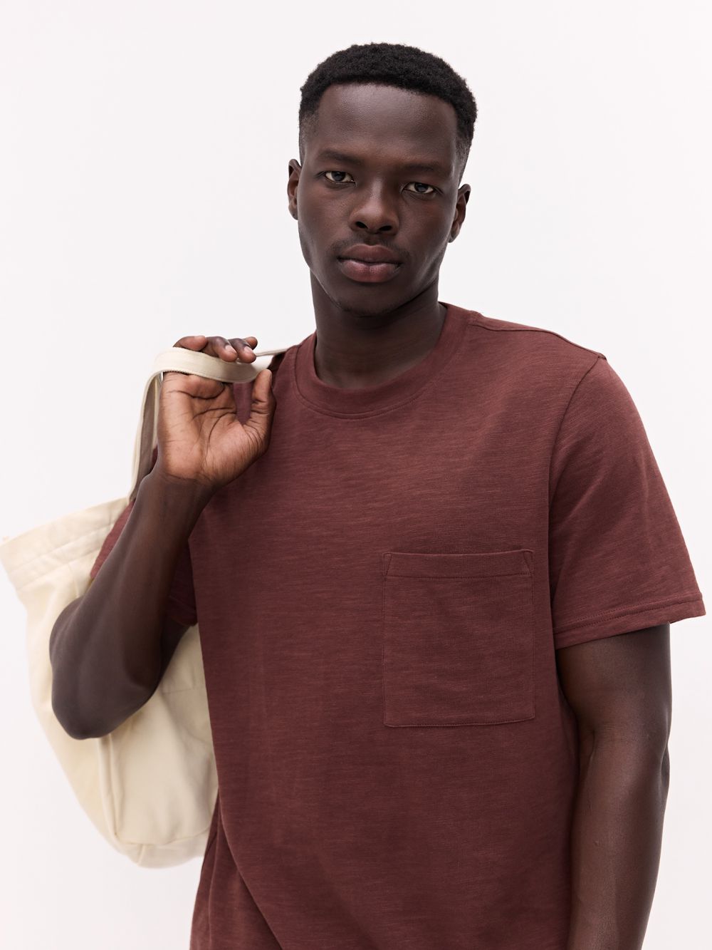 טי שירט טקסטורה עם כיס קידמי