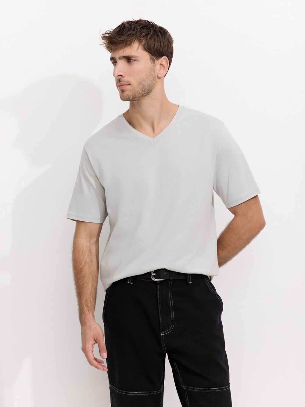 טי שירט בייסיק בצווארון v