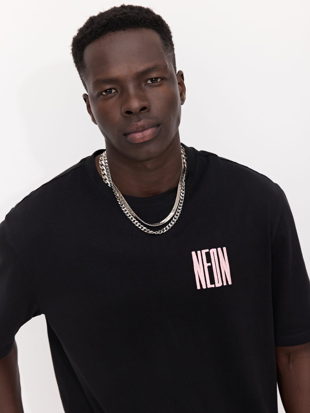 טי-שירט עם רקמה