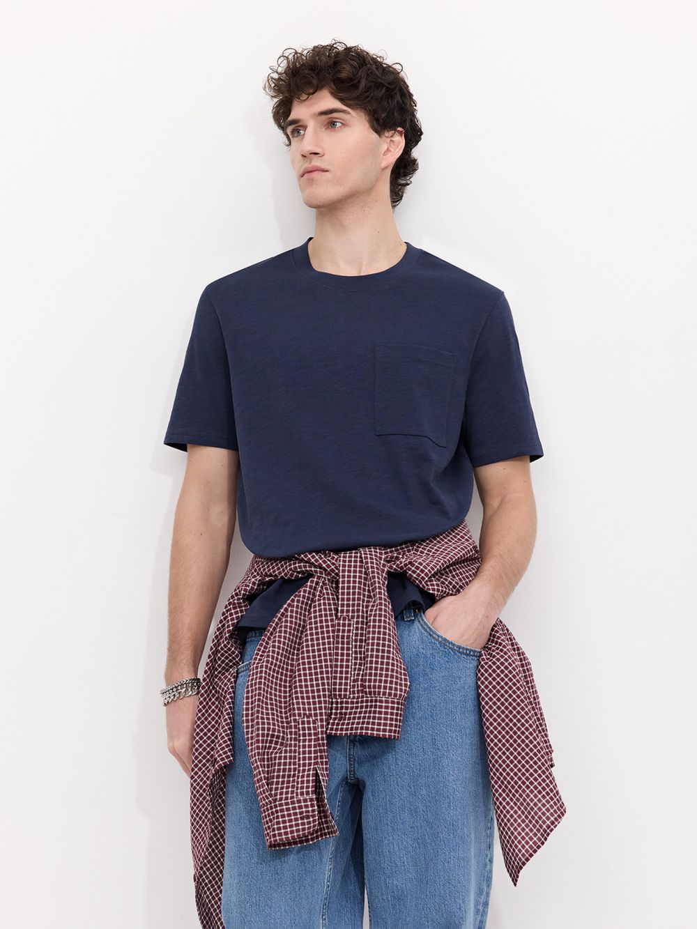 טי שירט טקסטורה עם כיס קידמי