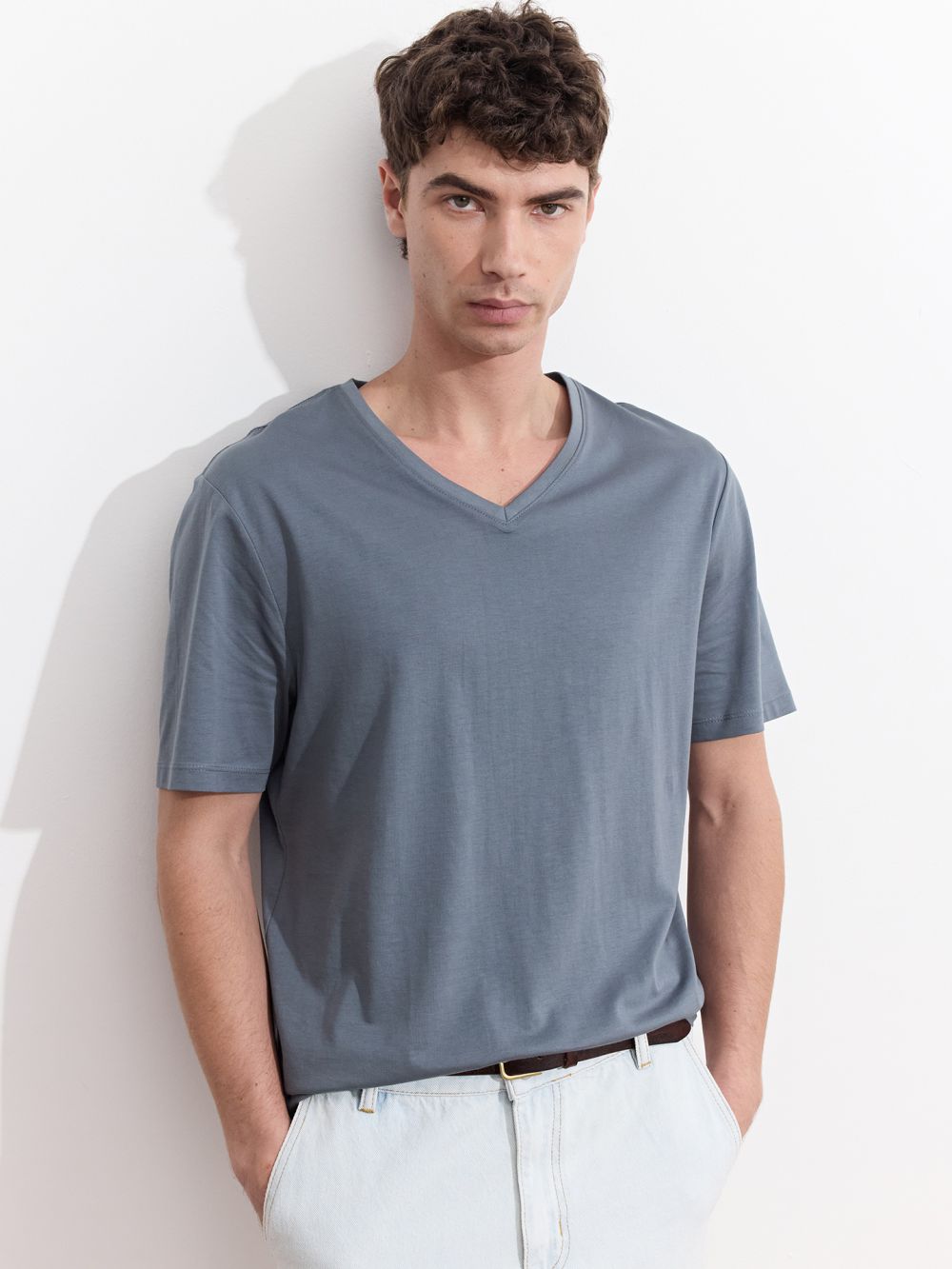 טי שירט פימה עם צווארון v