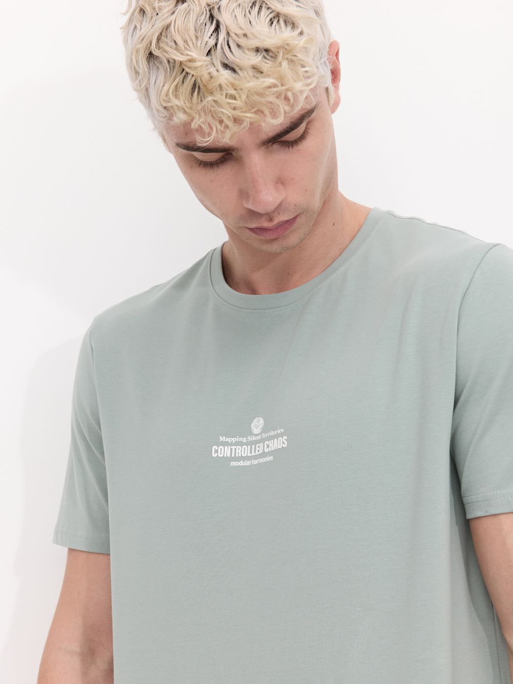 טי-שירט בגזרת SLIM