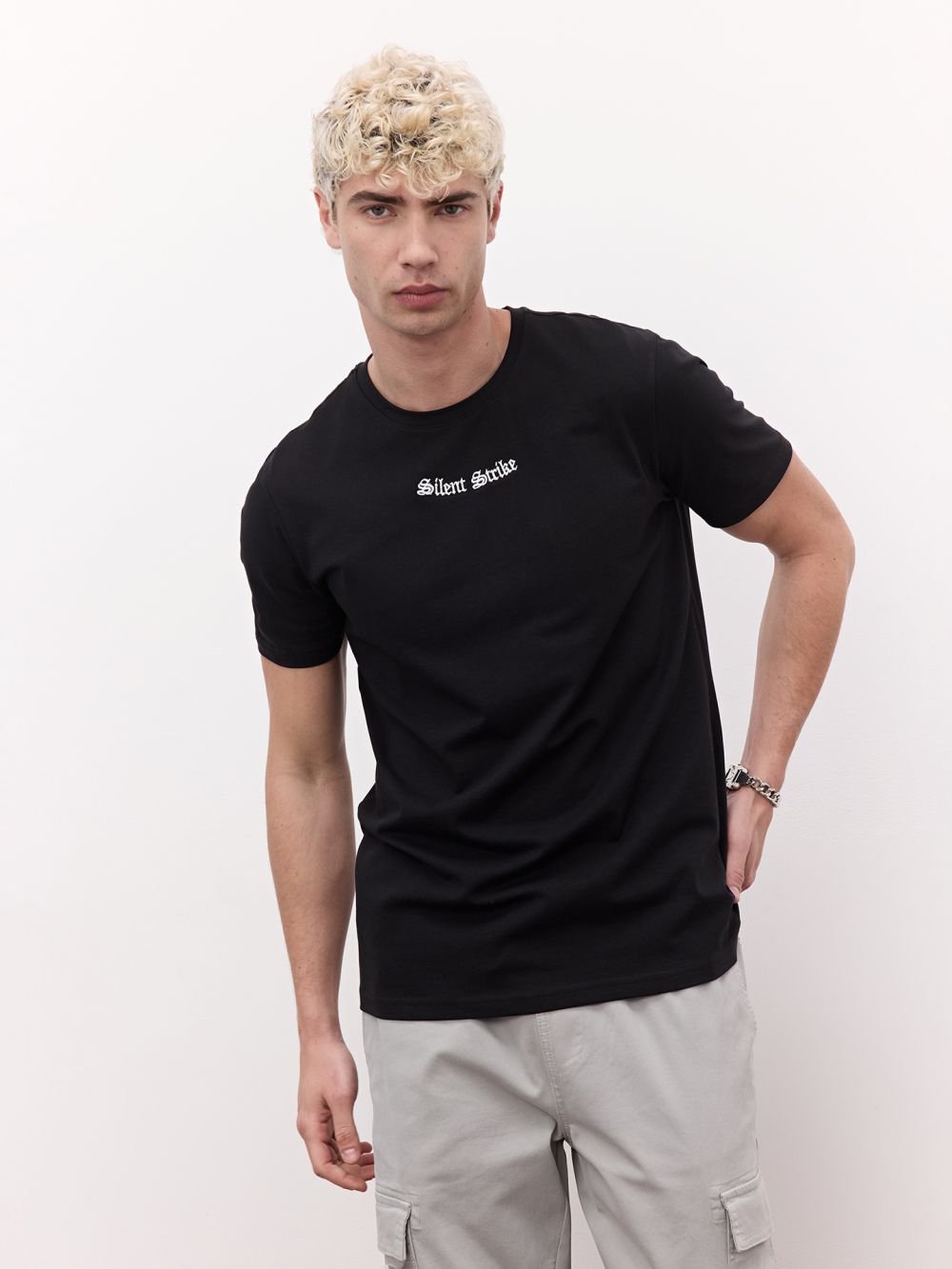 טי-שירט ליקרה מודפסת בגזרת SLIM