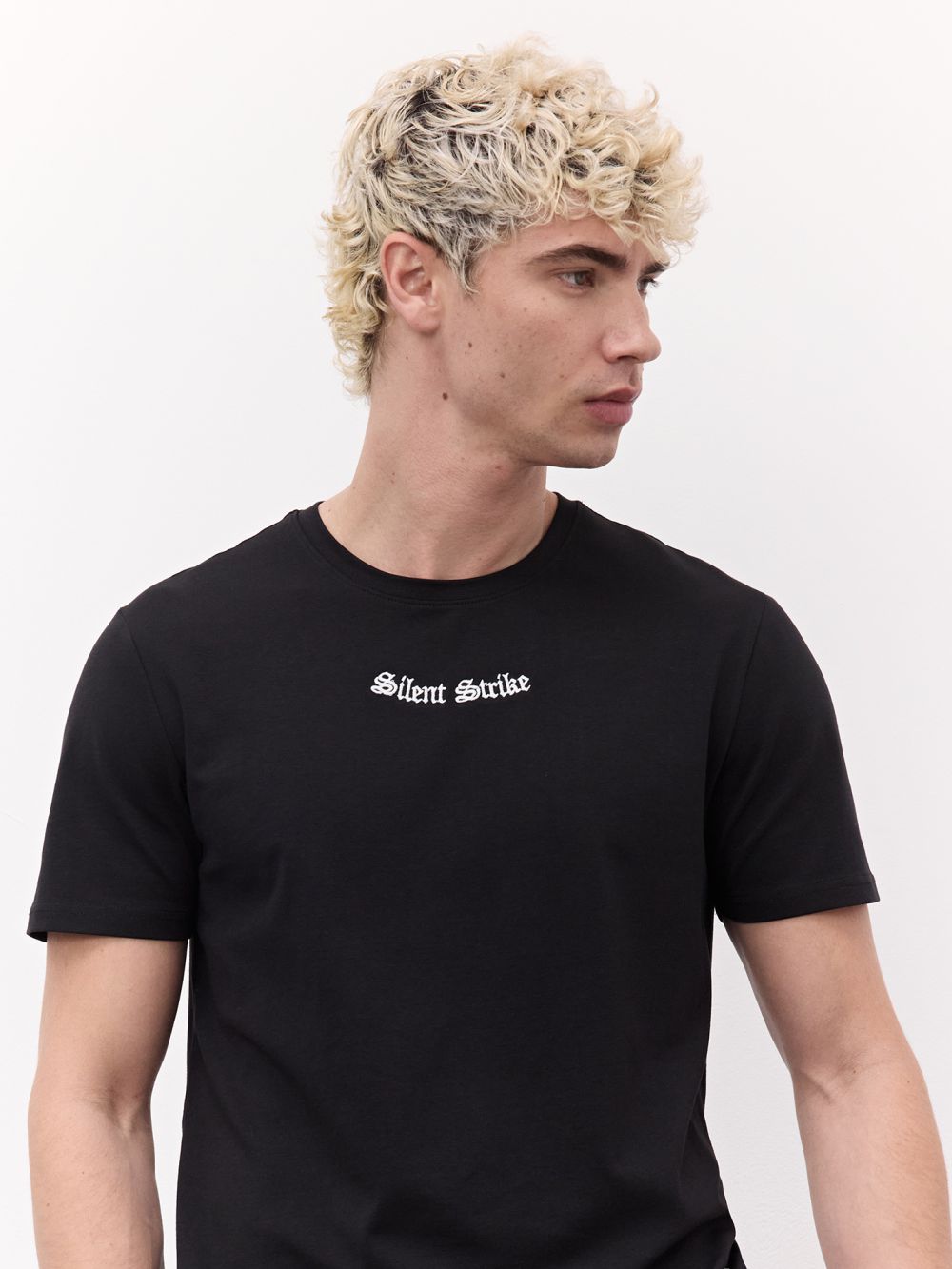 טי-שירט ליקרה מודפסת בגזרת SLIM