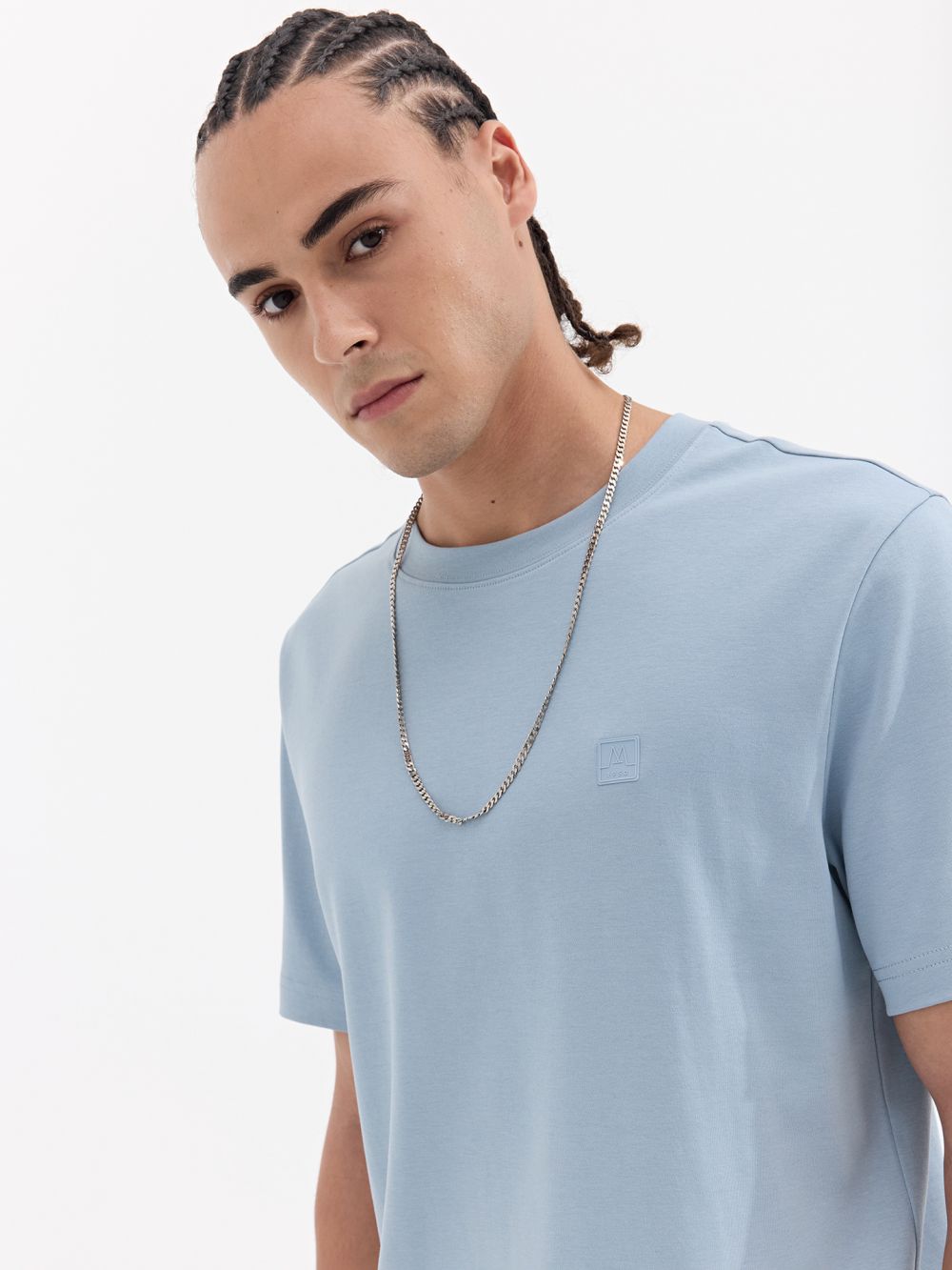 טי שירט עם דפוס קידמי קטן