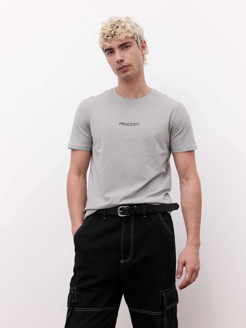 טי-שירט ליקרה מודפסת בגזרת SLIM