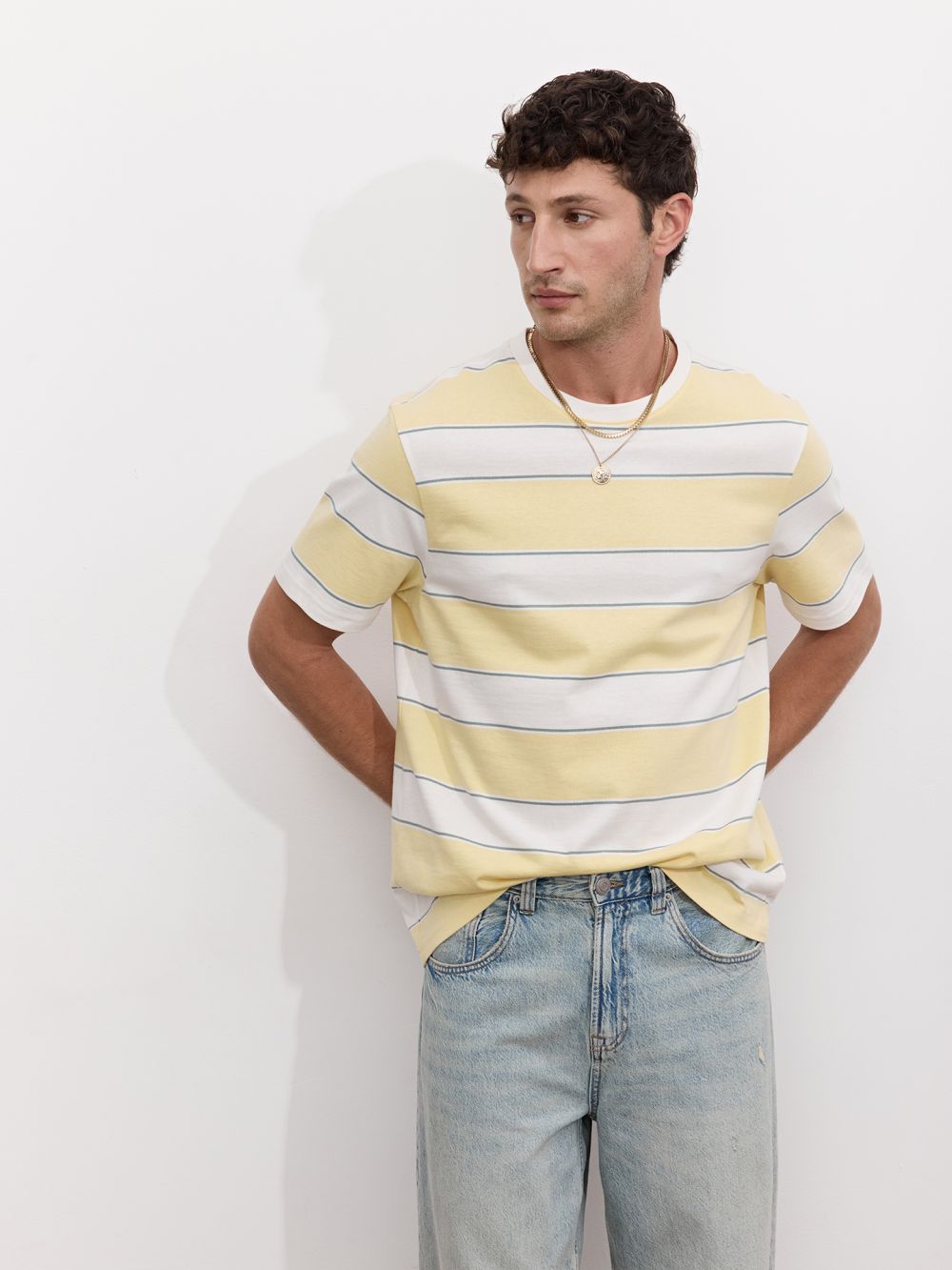 חולצה עם פסים