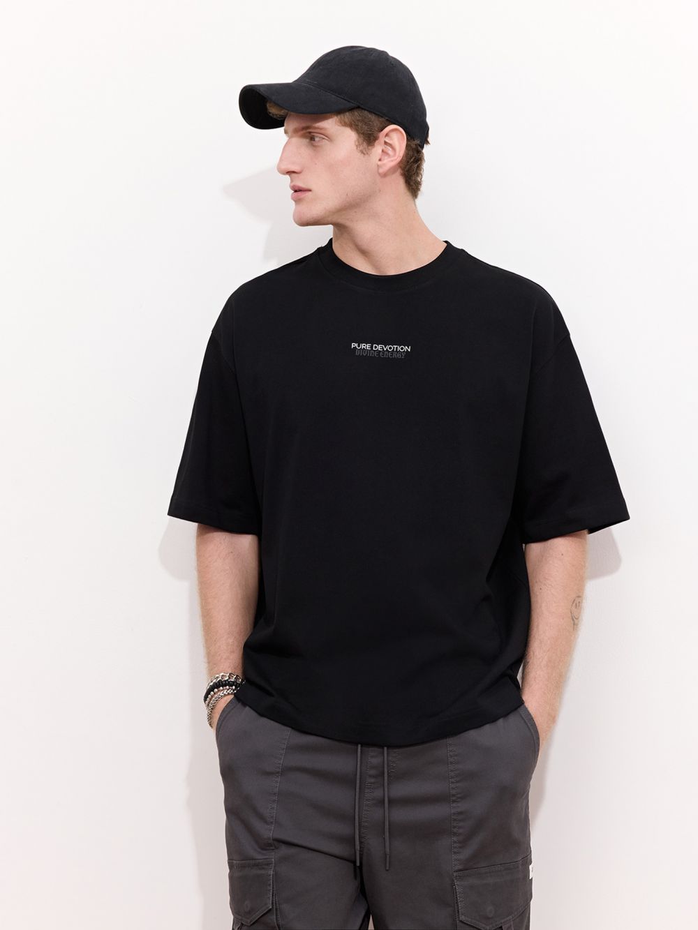 טי שירט עם דפוס גב