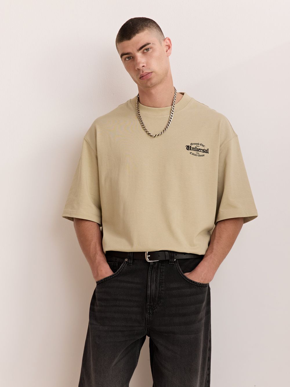 טי שירט עם דפוס גב