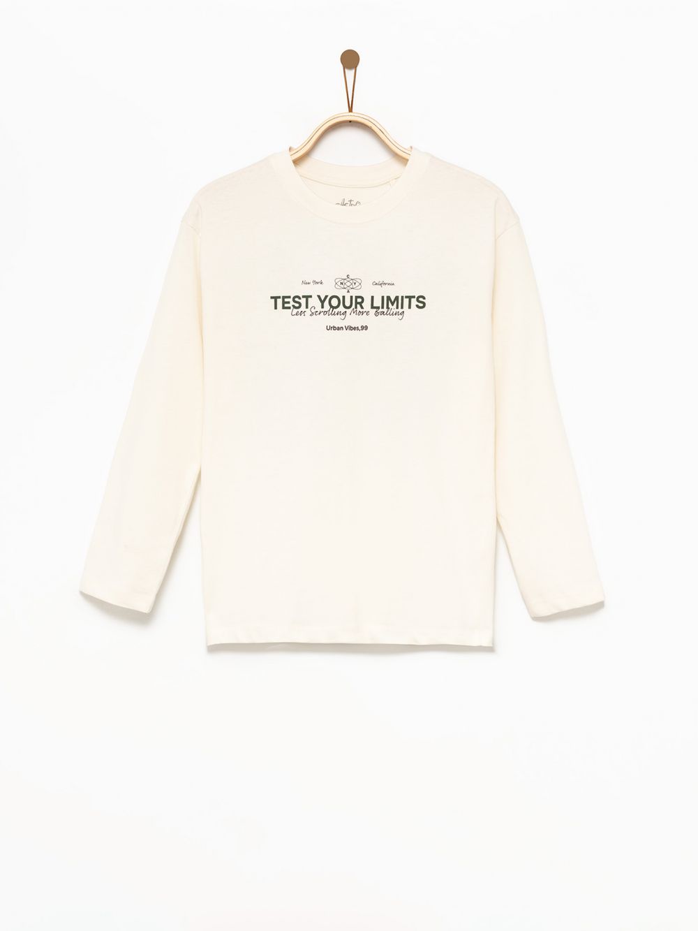 טי שירט ארוכה עם דפוס