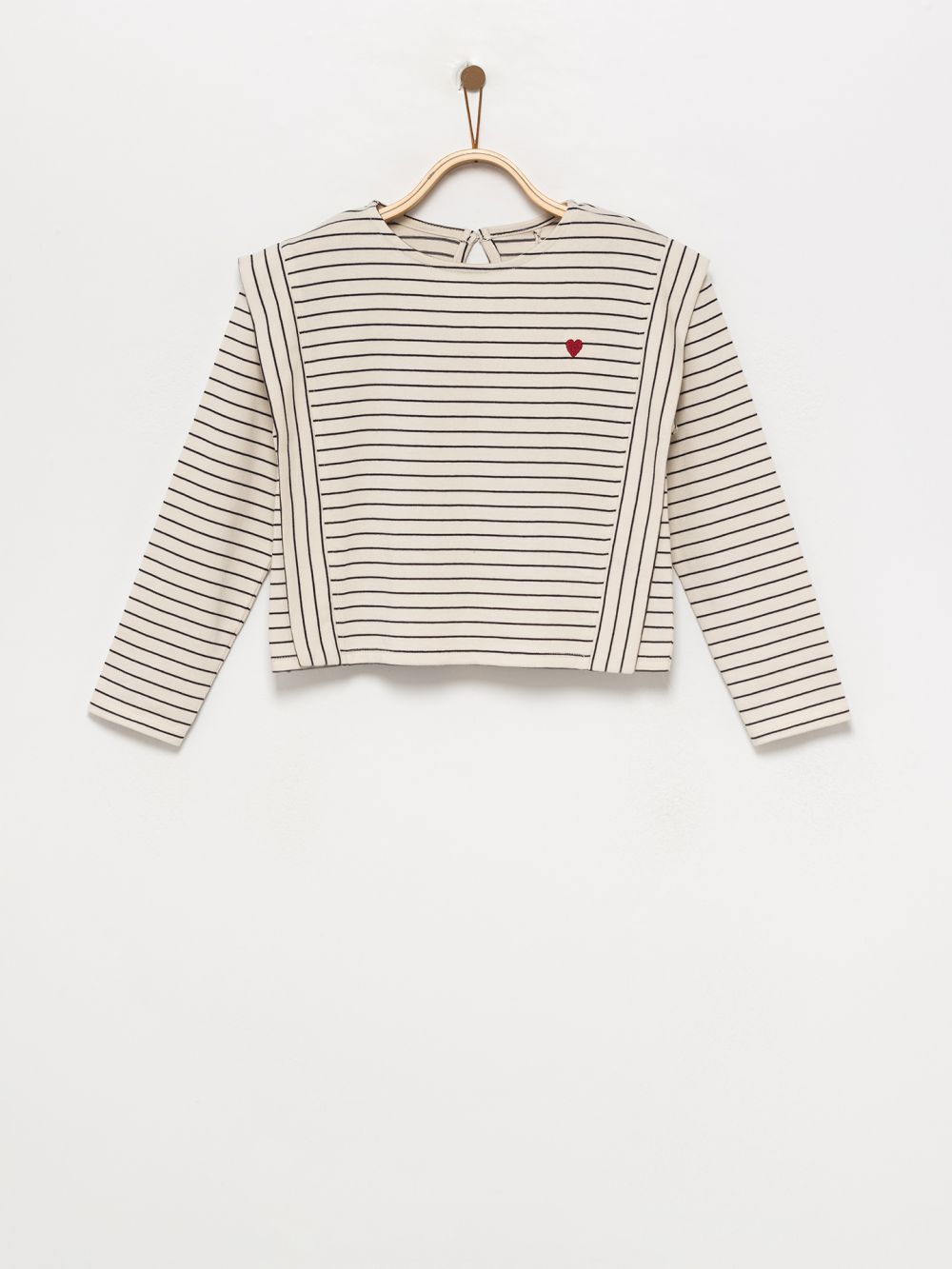 טי פסים עם רקמה