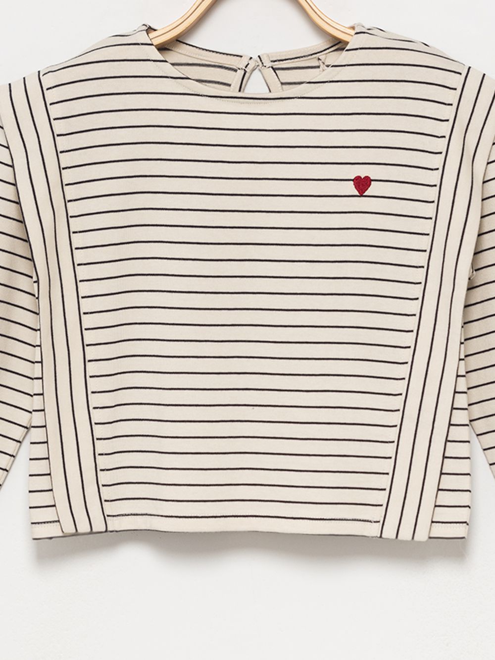 טי פסים עם רקמה