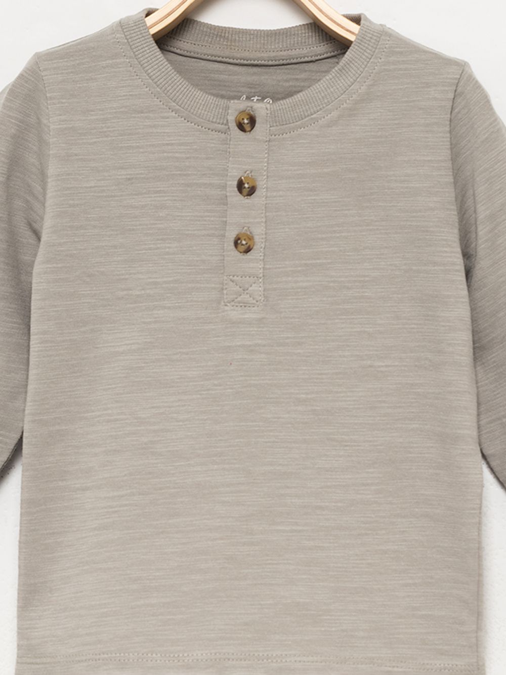 טי-שירט כפתורים ארוכה