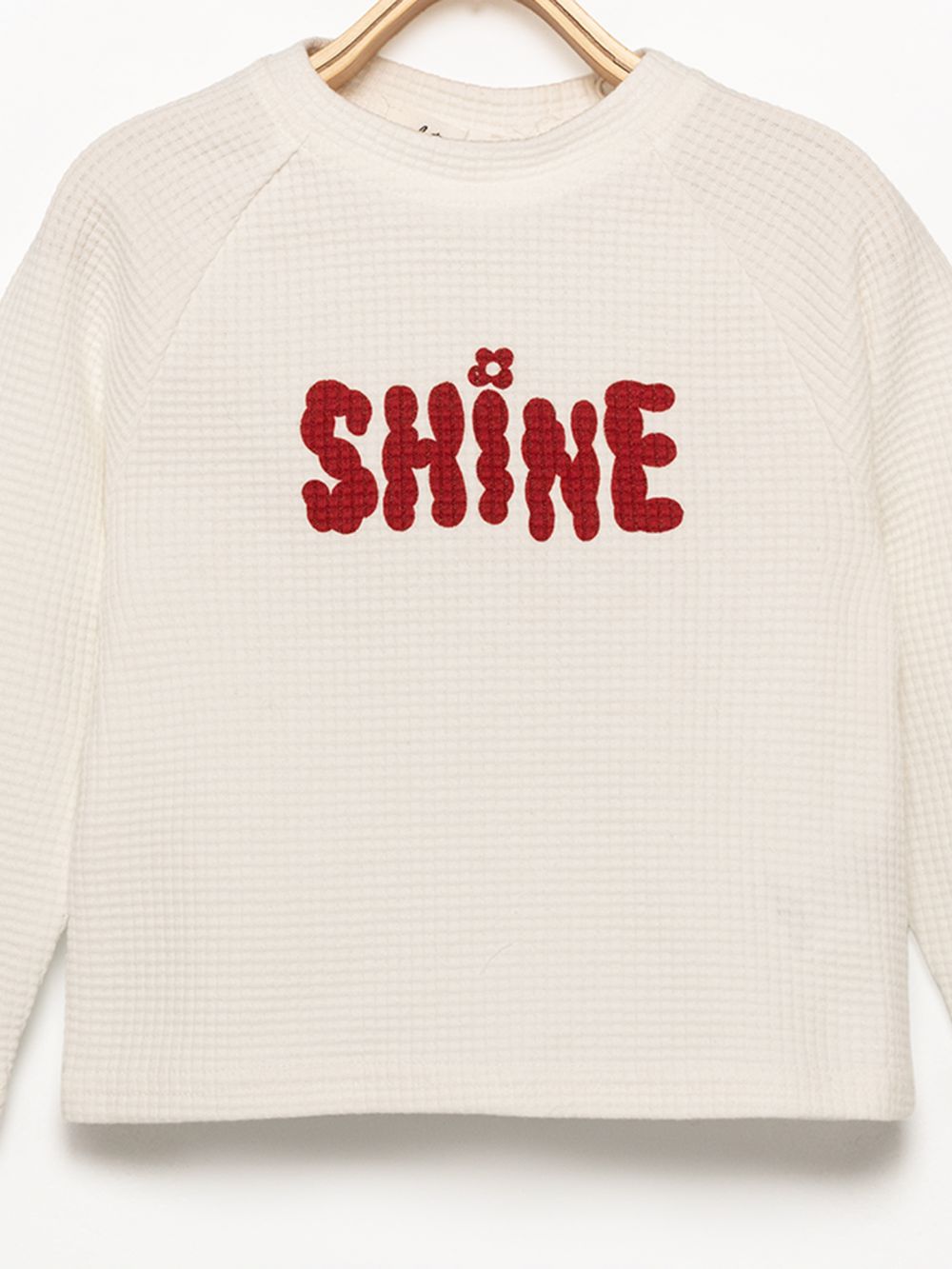 חולצת ופל עם כיתוב