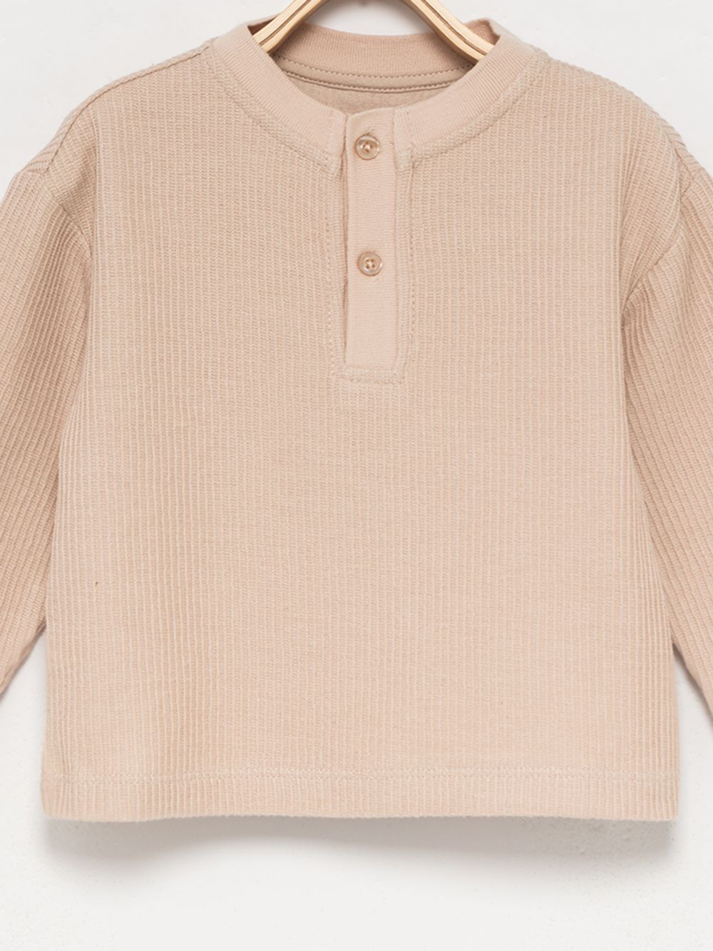 טשירט שרוול ארוך עם כפתורים