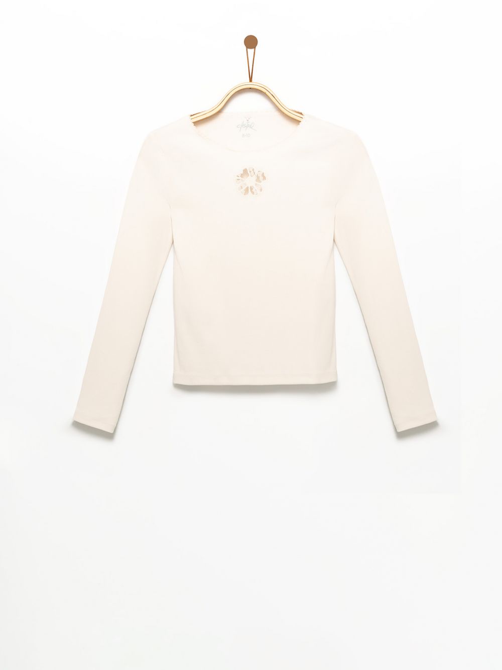 טי עם רקמה פתוחה