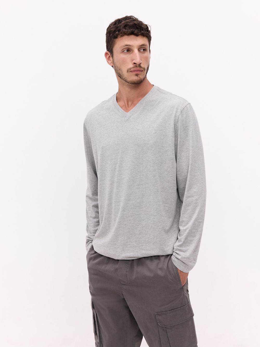 טי-שירט וי ארוכה