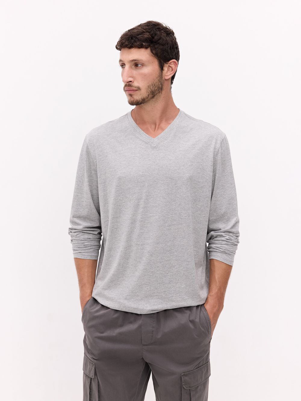 טי-שירט וי ארוכה