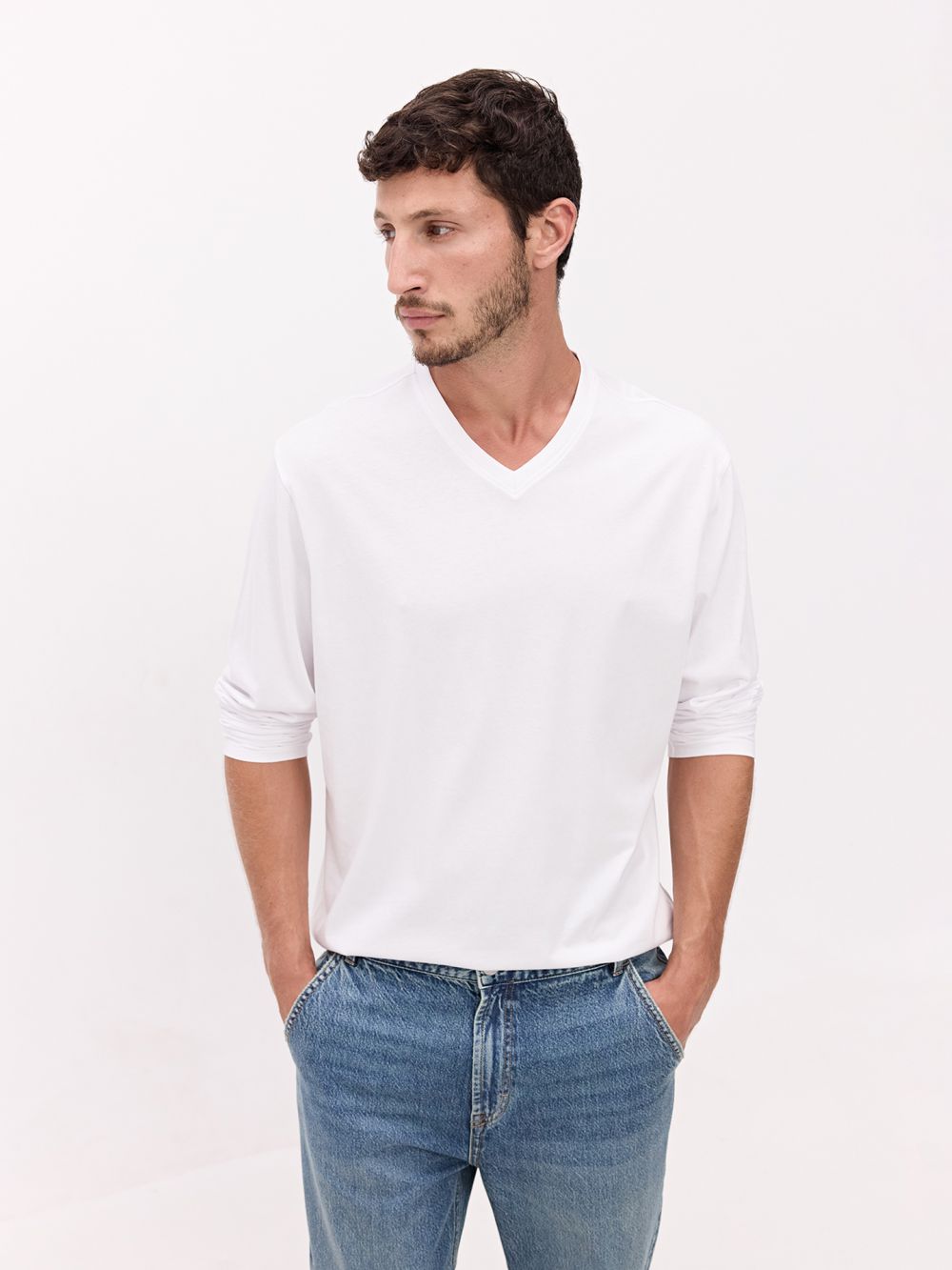 טי-שירט וי ארוכה