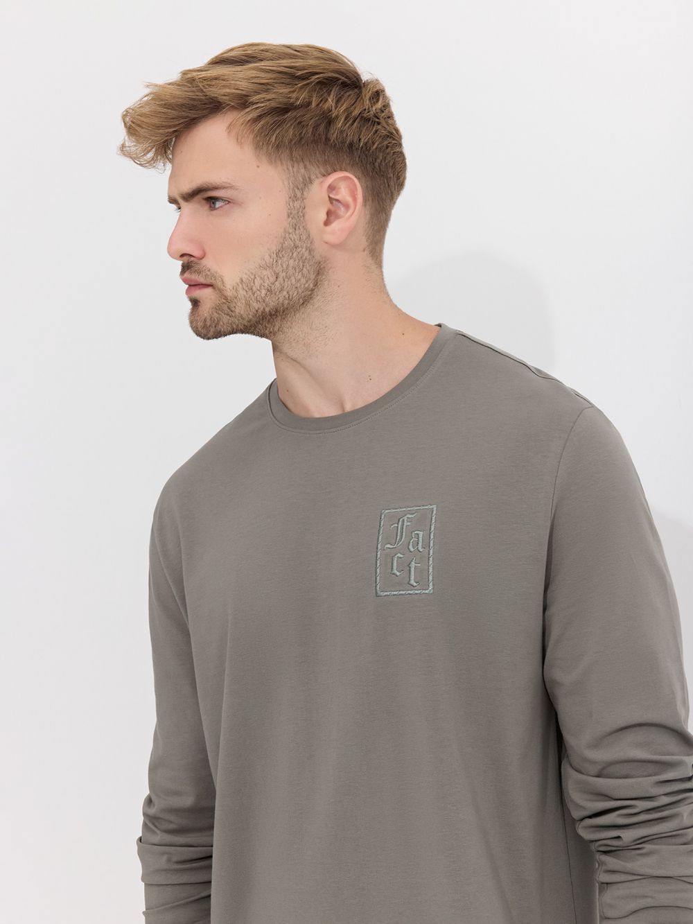 טי שרוול ארוך עם הדפס