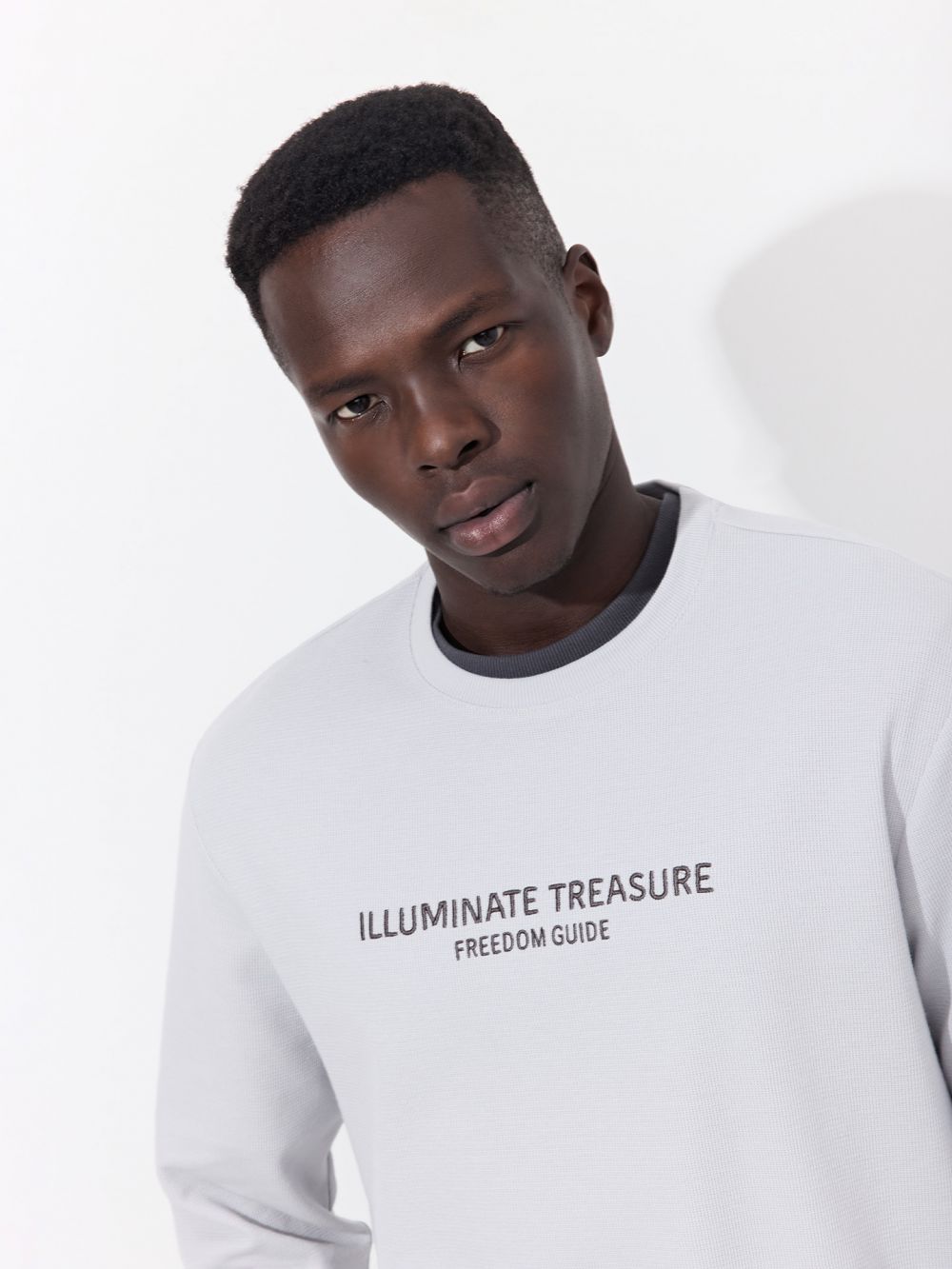 טי-שירט טקסטורה ארוכה עם כיתוב