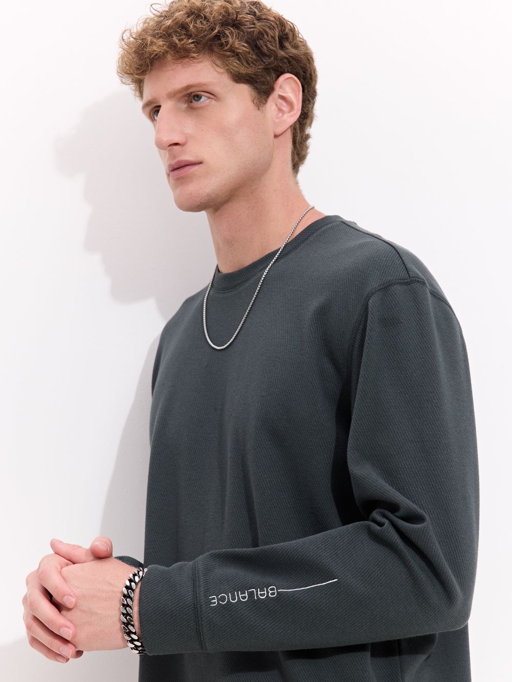 טי שירט ארוכה עם טקסטורה